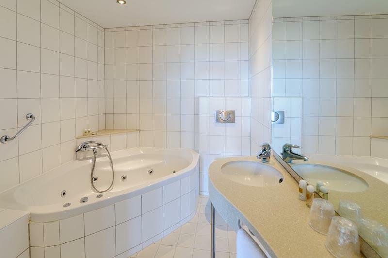 Superior Tweepersoonskamer met 2 Aparte Bedden en Uitzicht op Zee - Bubbelbad